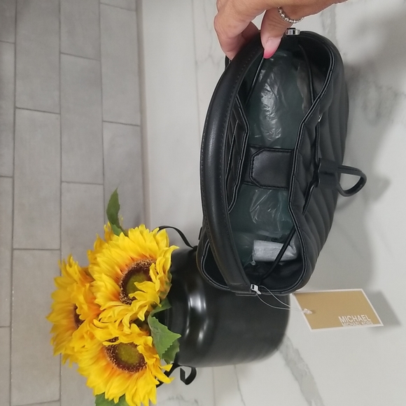 Michael Kors Suri Black Quilted Bucket Crossbody NWT - Picture 5 of 10